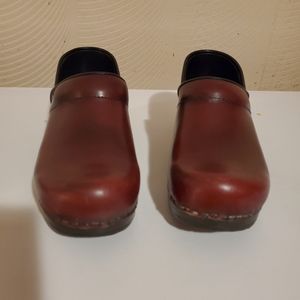 Sanita Bordeaux clog